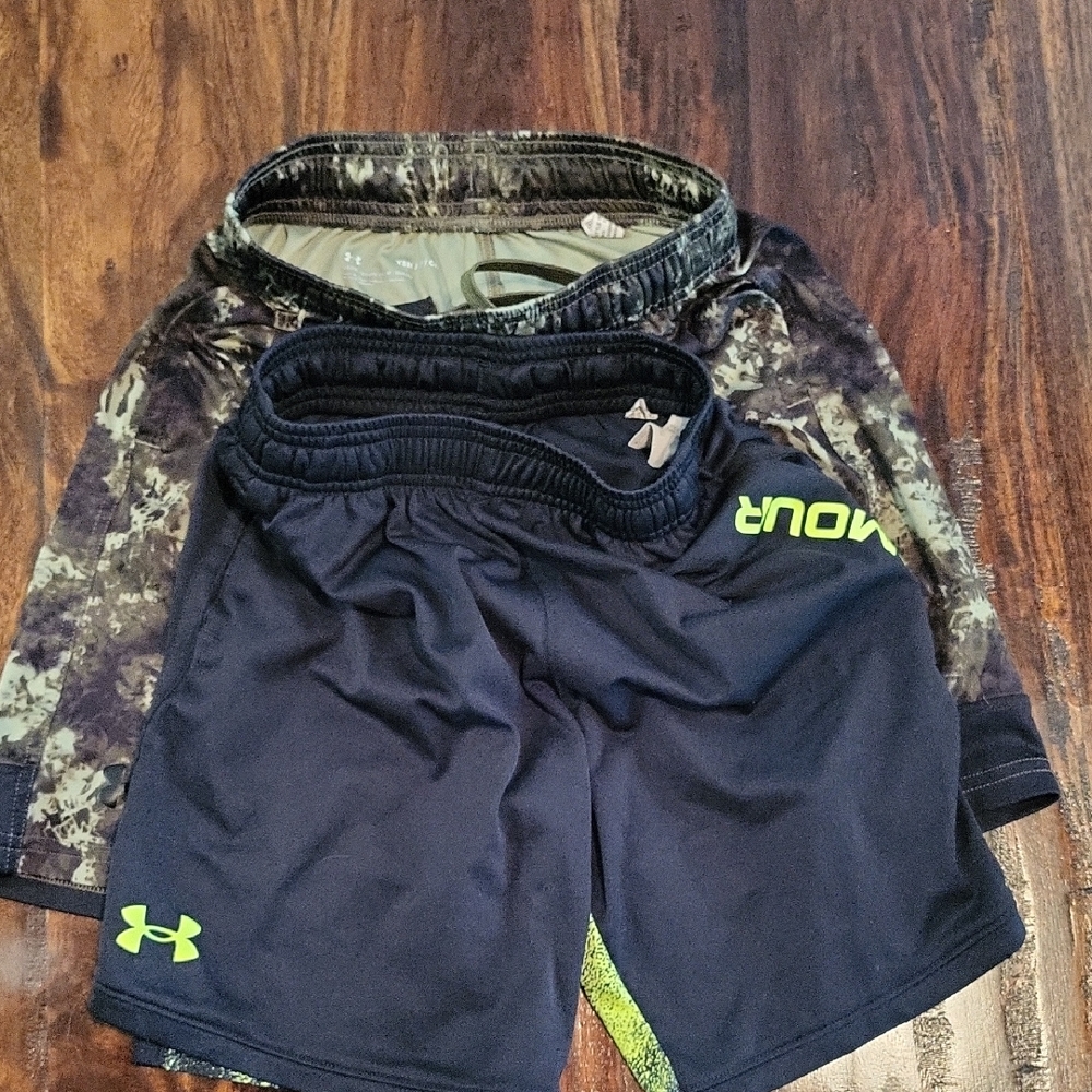BUNDLE 3 PR UNDER ARMOUR ATHLETIC SHORTS BOY'S SZ YSM EXC COND
